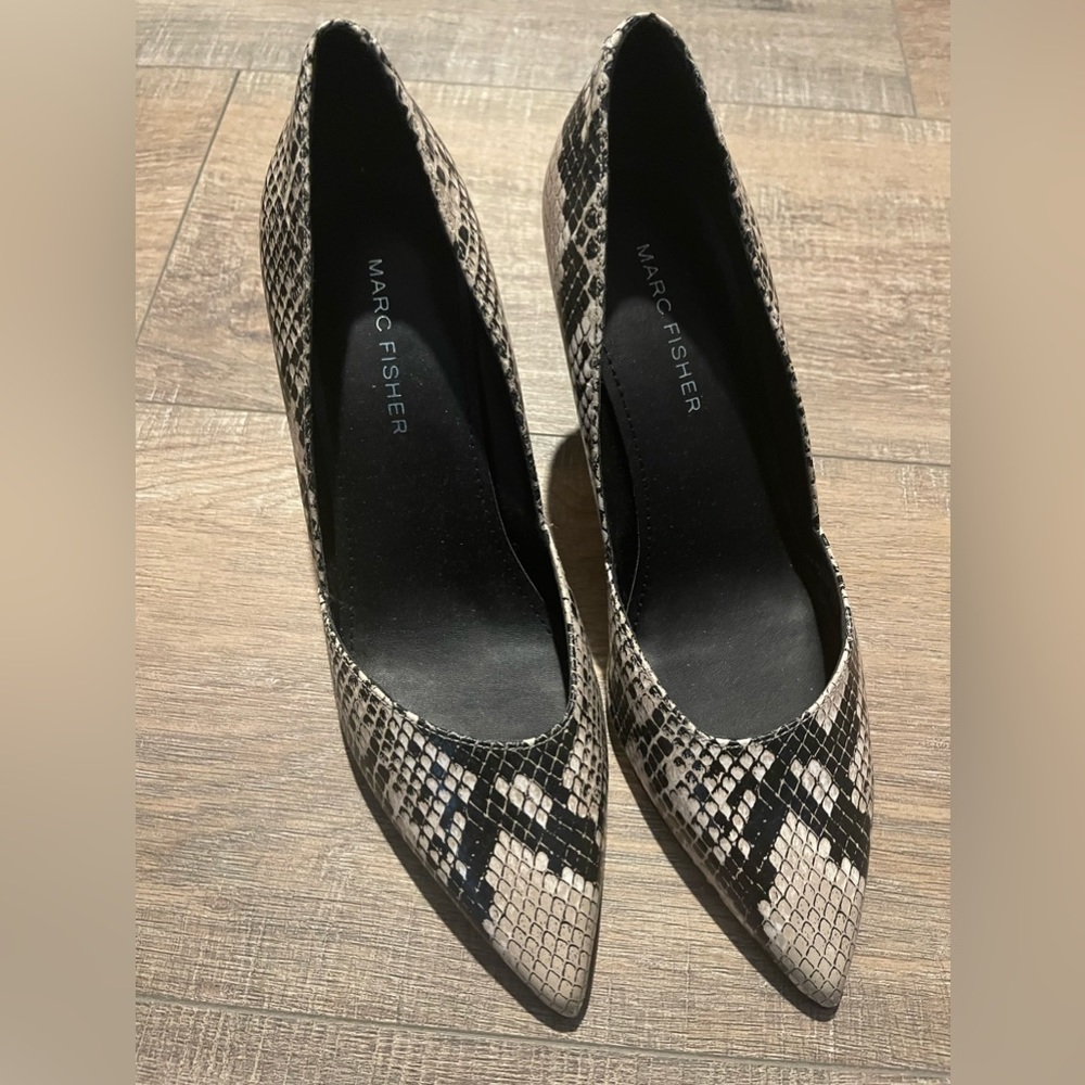 Marc Fisher heels new without tags or box size 6
